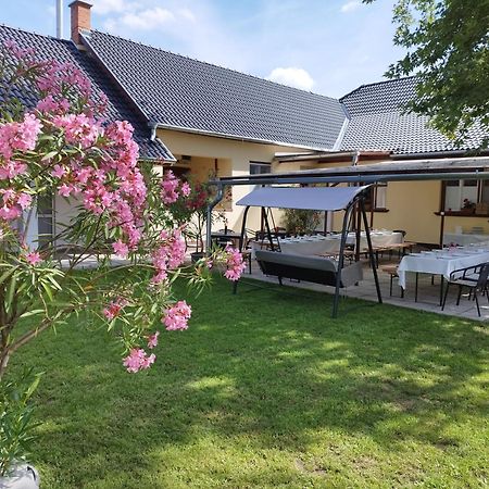 Tartos Szegfu Vendeghaz, Maganszallas Tazlar Exterior photo