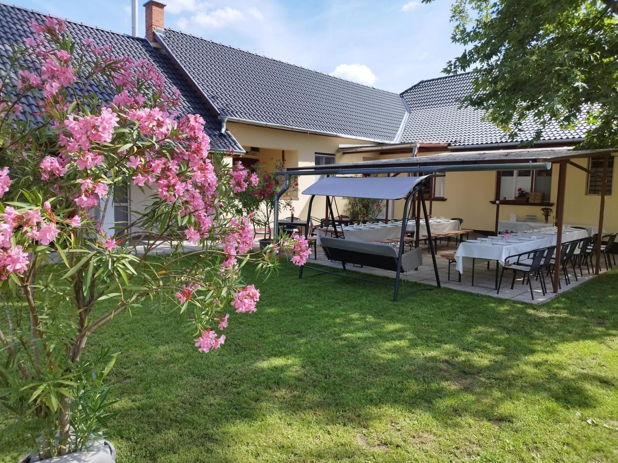 Tartos Szegfu Vendeghaz, Maganszallas Tazlar Exterior photo